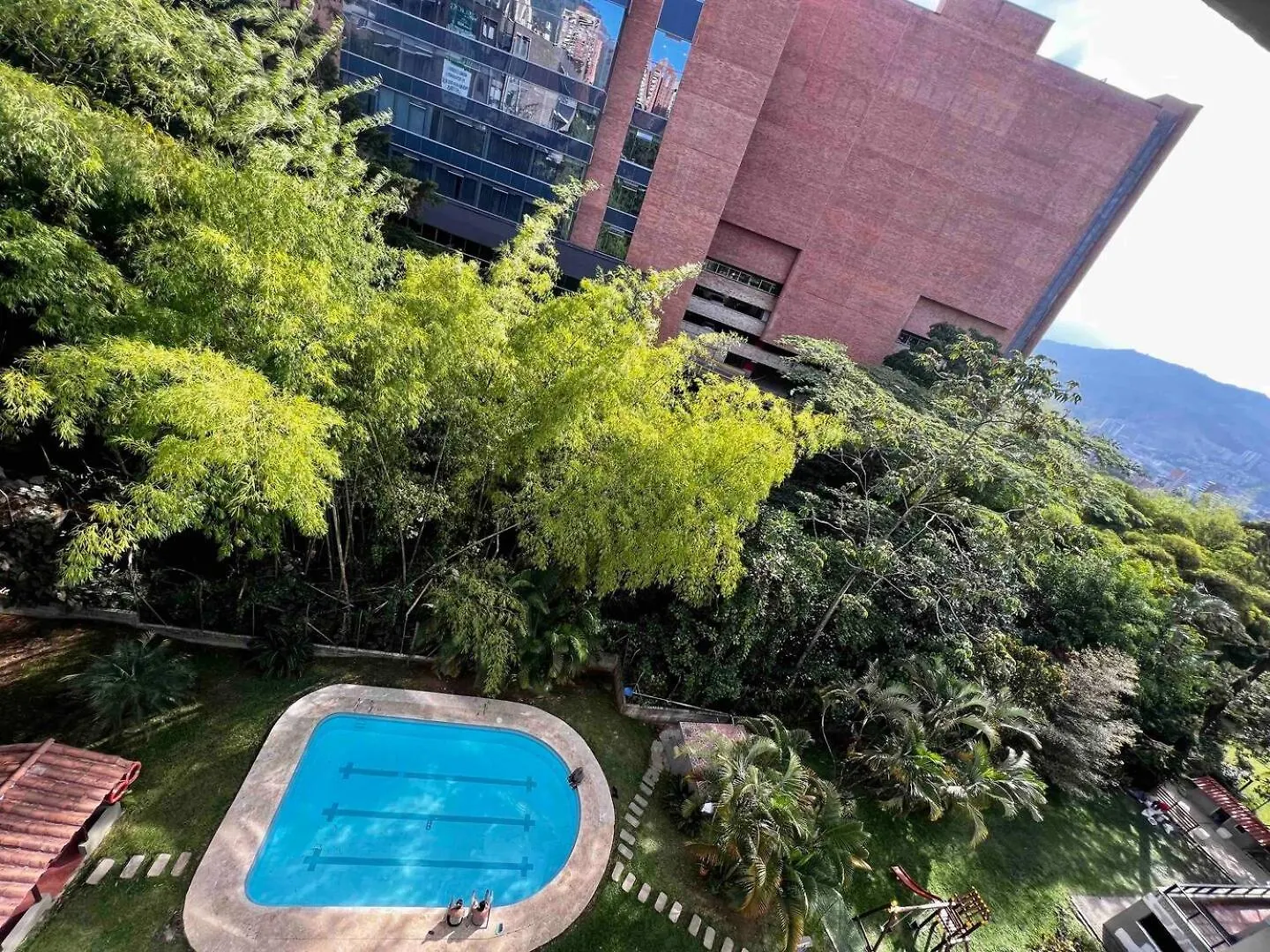 4Br 240 M Pool Next To El Tesoro Mall Medellín 0*,