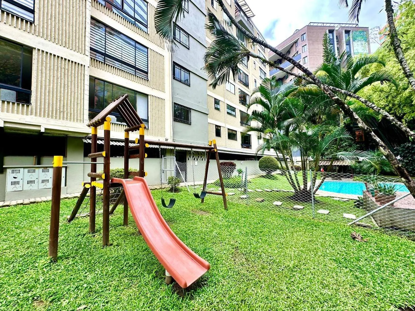 4Br 240 M Pool Next To El Tesoro Mall Medellín Apartamento