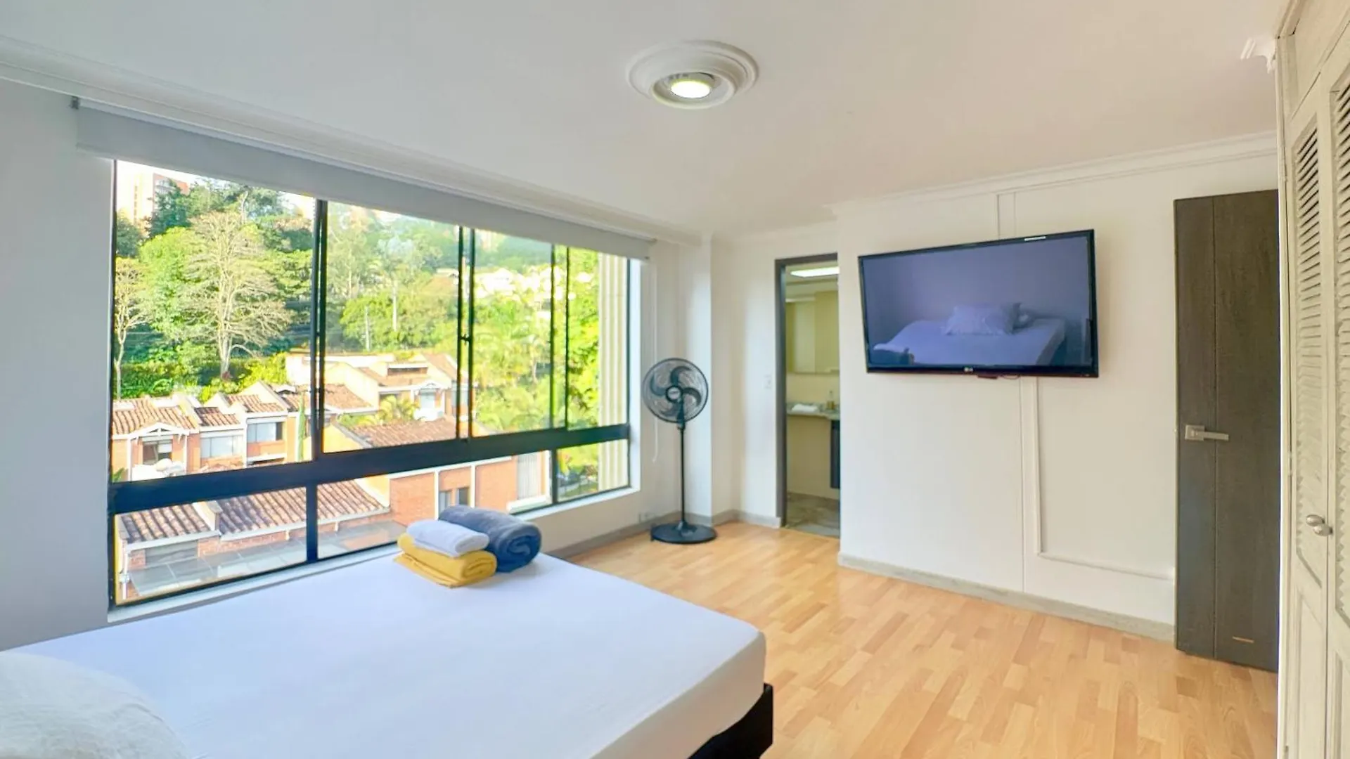 4Br 240 M Pool Next To El Tesoro Mall Medellín Apartamento