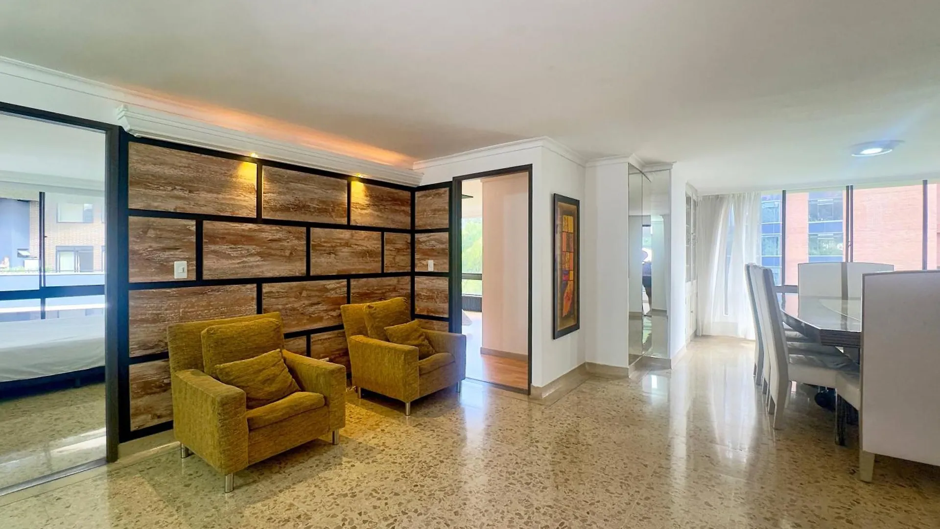 4Br 240 M Pool Next To El Tesoro Mall Medellín