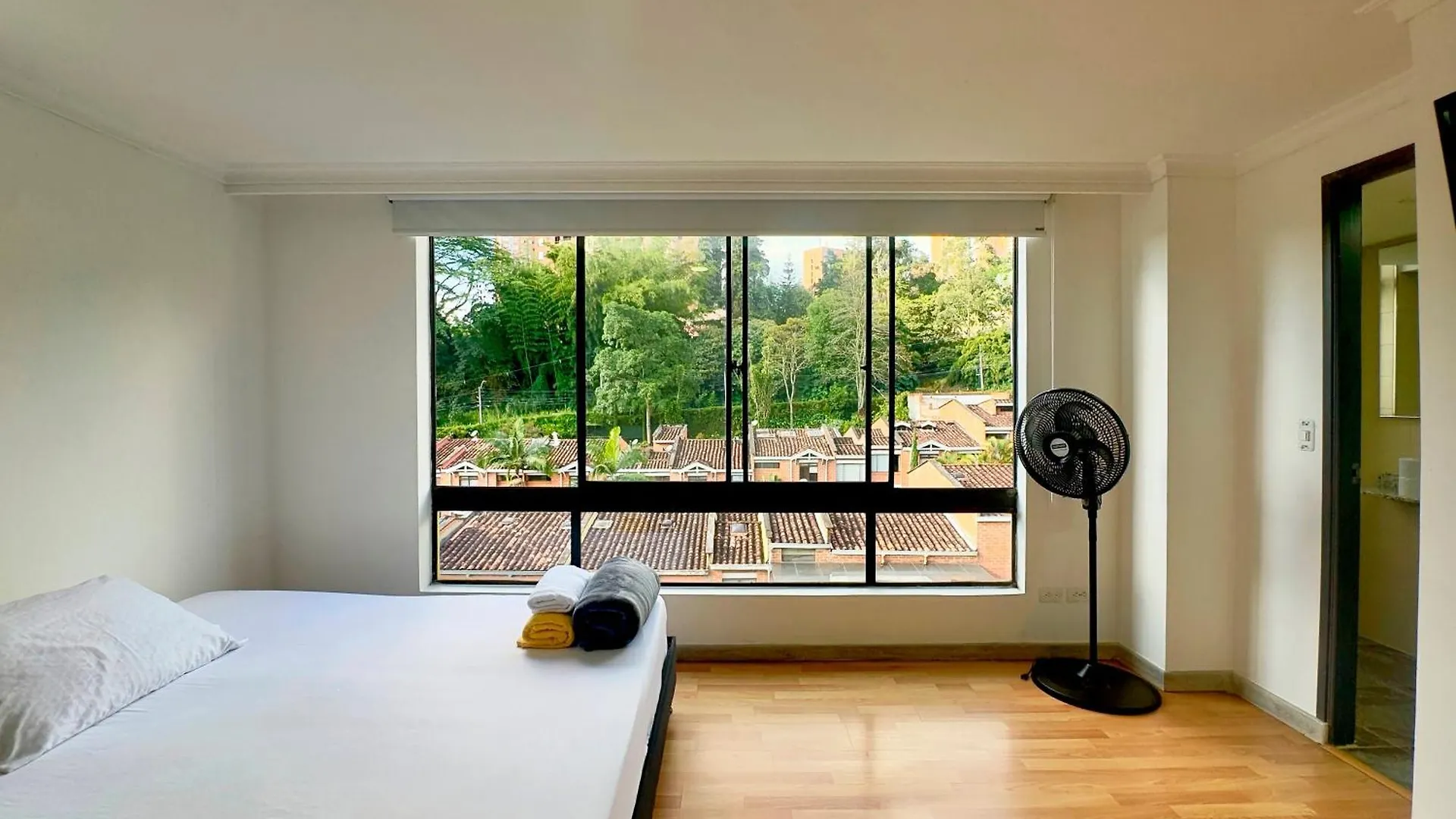 4Br 240 M Pool Next To El Tesoro Mall Medellín Apartamento