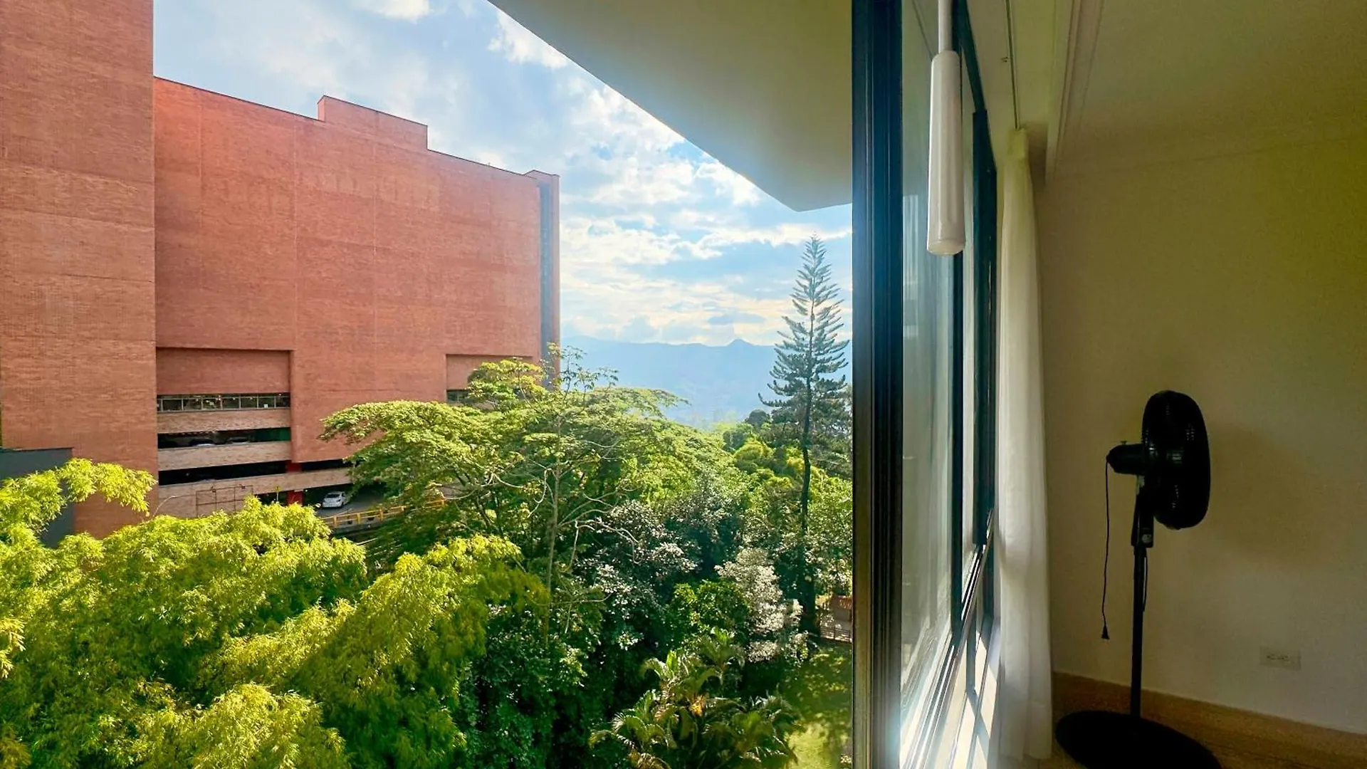 Apartamento 4Br 240 M Pool Next To El Tesoro Mall Medellín Colombia