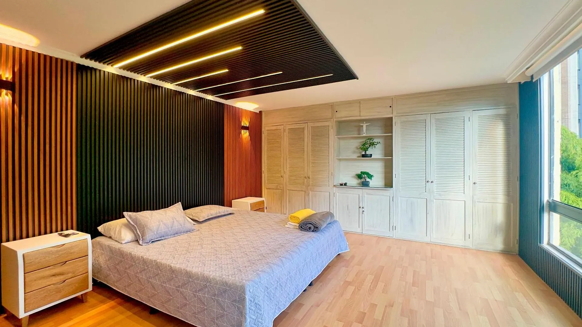 4Br 240 M Pool Next To El Tesoro Mall Medellín