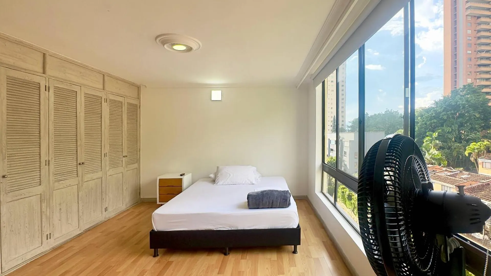 4Br 240 M Pool Next To El Tesoro Mall Medellín 0*,
