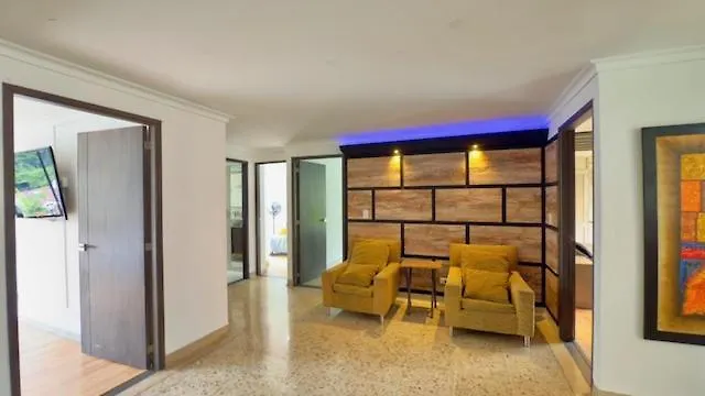 4Br 240 M Pool Next To El Tesoro Mall Medellín Kolumbie