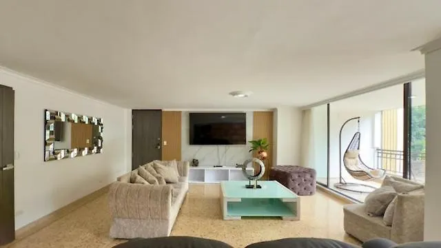 4Br 240 M Pool Next To El Tesoro Mall Medellín