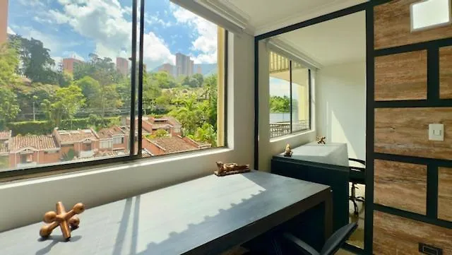 4Br 240 M Pool Next To El Tesoro Mall Medellín