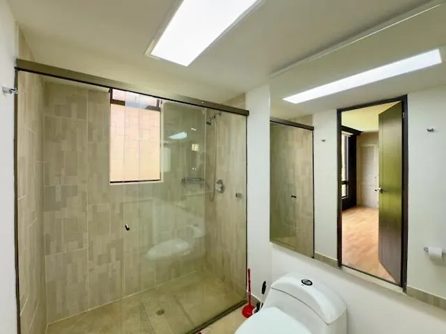 4Br 240 M Pool Next To El Tesoro Mall Medellín