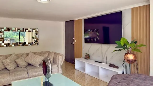 4Br 240 M Pool Next To El Tesoro Mall Medellín 0*,