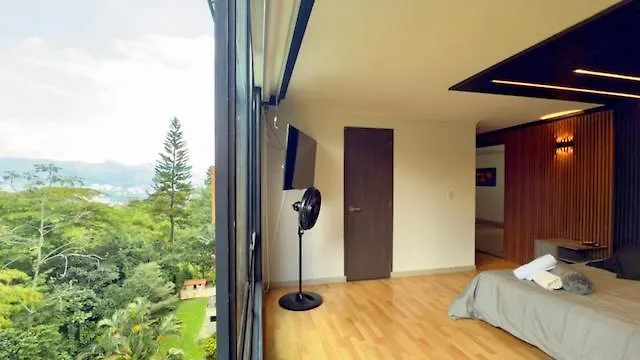 4Br 240 M Pool Next To El Tesoro Mall Medellín