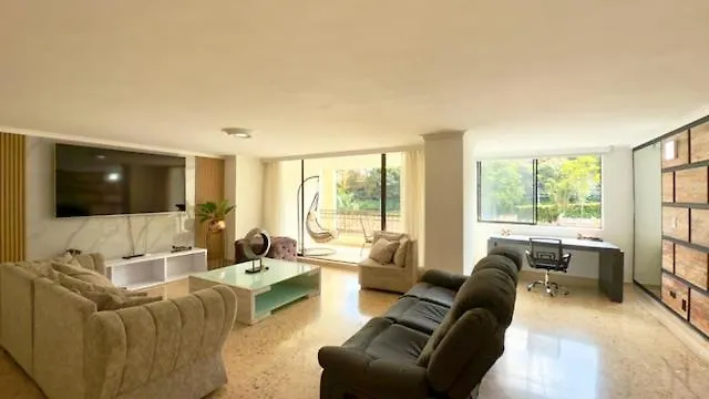 4Br 240 M Pool Next To El Tesoro Mall Medellín 0*,
