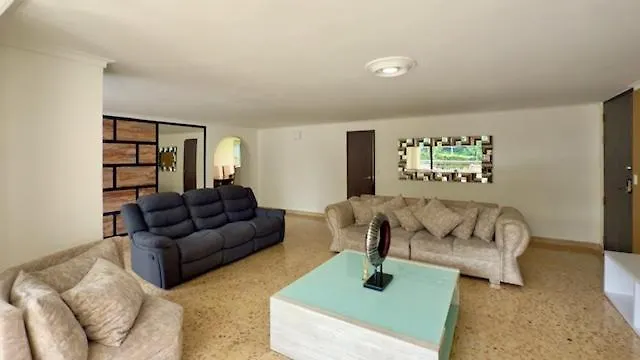4Br 240 M Pool Next To El Tesoro Mall Medellín Kolumbie