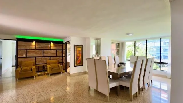 4Br 240 M Pool Next To El Tesoro Mall Medellín Apartmán