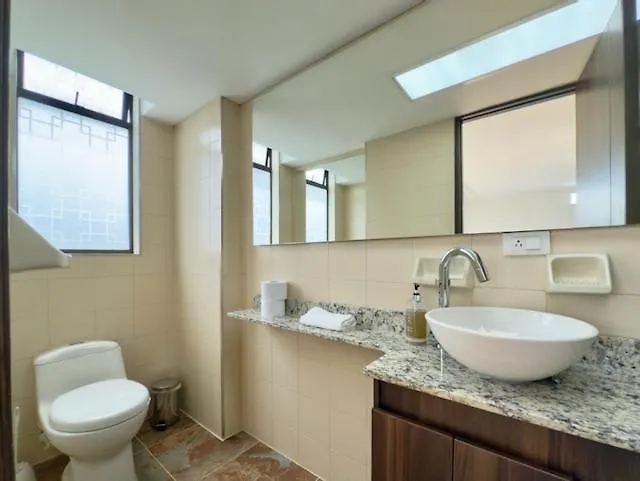 4Br 240 M Pool Next To El Tesoro Mall Medellín 0*,  Kolumbie
