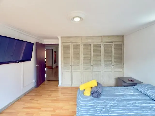 4Br 240 M Pool Next To El Tesoro Mall Medellín 0*,
