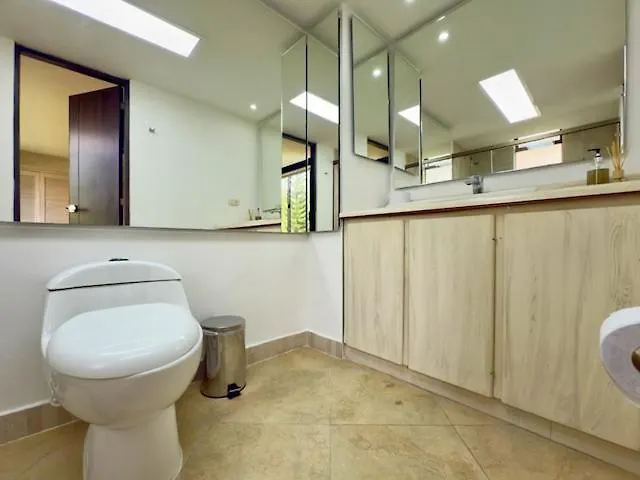 4Br 240 M Pool Next To El Tesoro Mall Medellín 0*,
