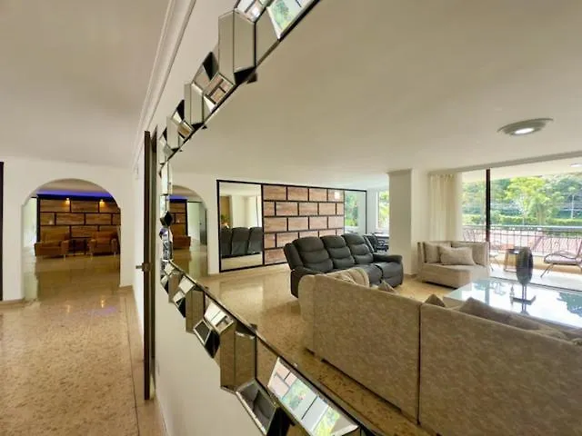 4Br 240 M Pool Next To El Tesoro Mall Medellín Apartmán