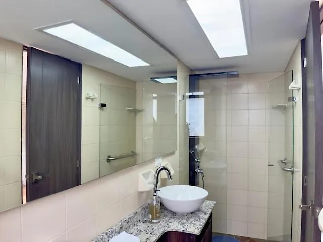 4Br 240 M Pool Next To El Tesoro Mall Medellín Apartmán