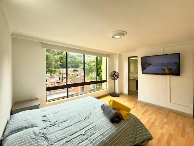 4Br 240 M Pool Next To El Tesoro Mall Medellín