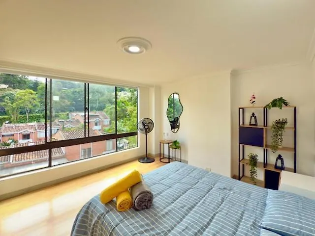 4Br 240 M Pool Next To El Tesoro Mall Medellín