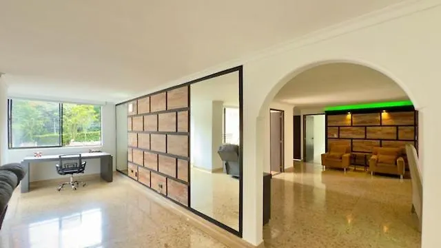 4Br 240 M Pool Next To El Tesoro Mall Medellín