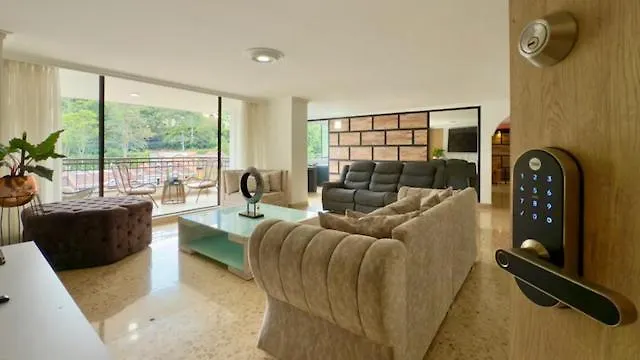 アパート 4Br 240 M Pool Next To El Tesoro Mall メデジン コロンビア