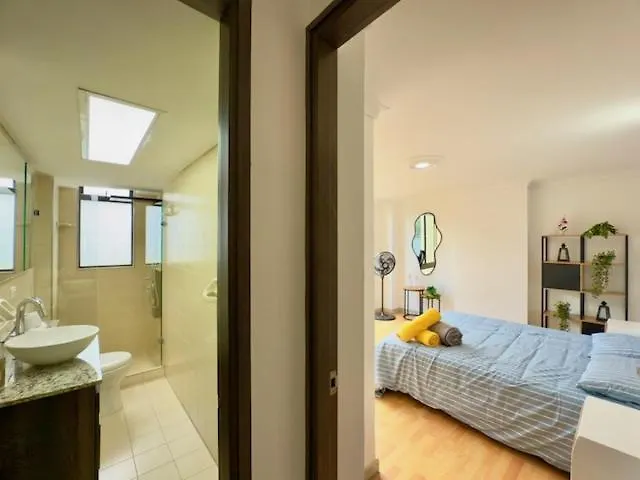 4Br 240 M Pool Next To El Tesoro Mall メデジン