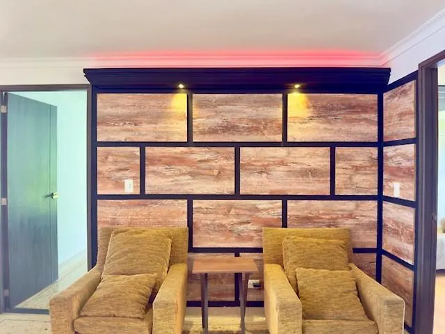 4Br 240 M Pool Next To El Tesoro Mall メデジン