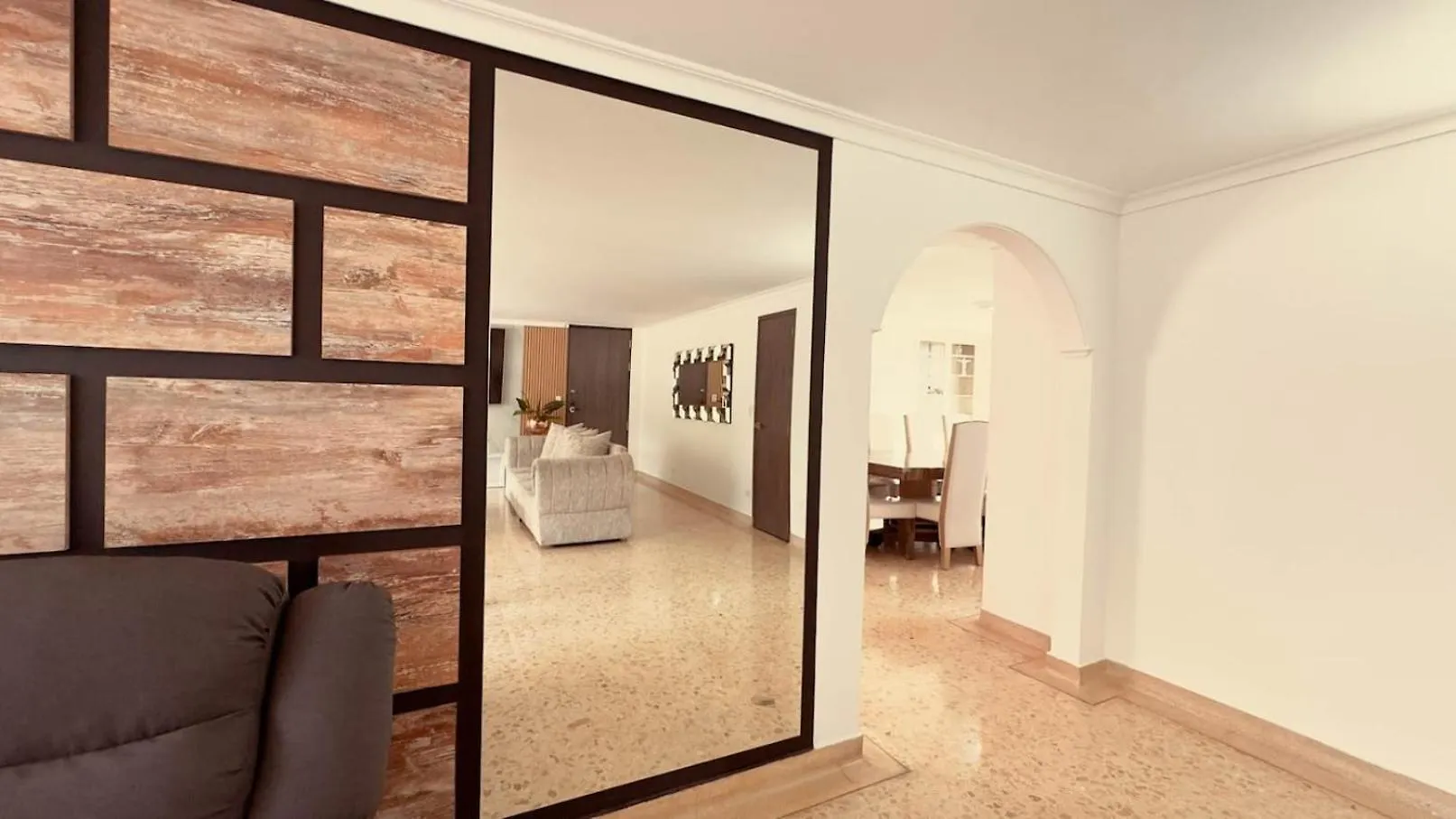 Apartment 4Br 240 M Pool Next To El Tesoro Mall Medellin