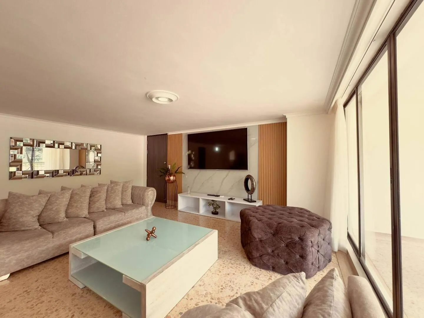 Apartment 4Br 240 M Pool Next To El Tesoro Mall Medellin