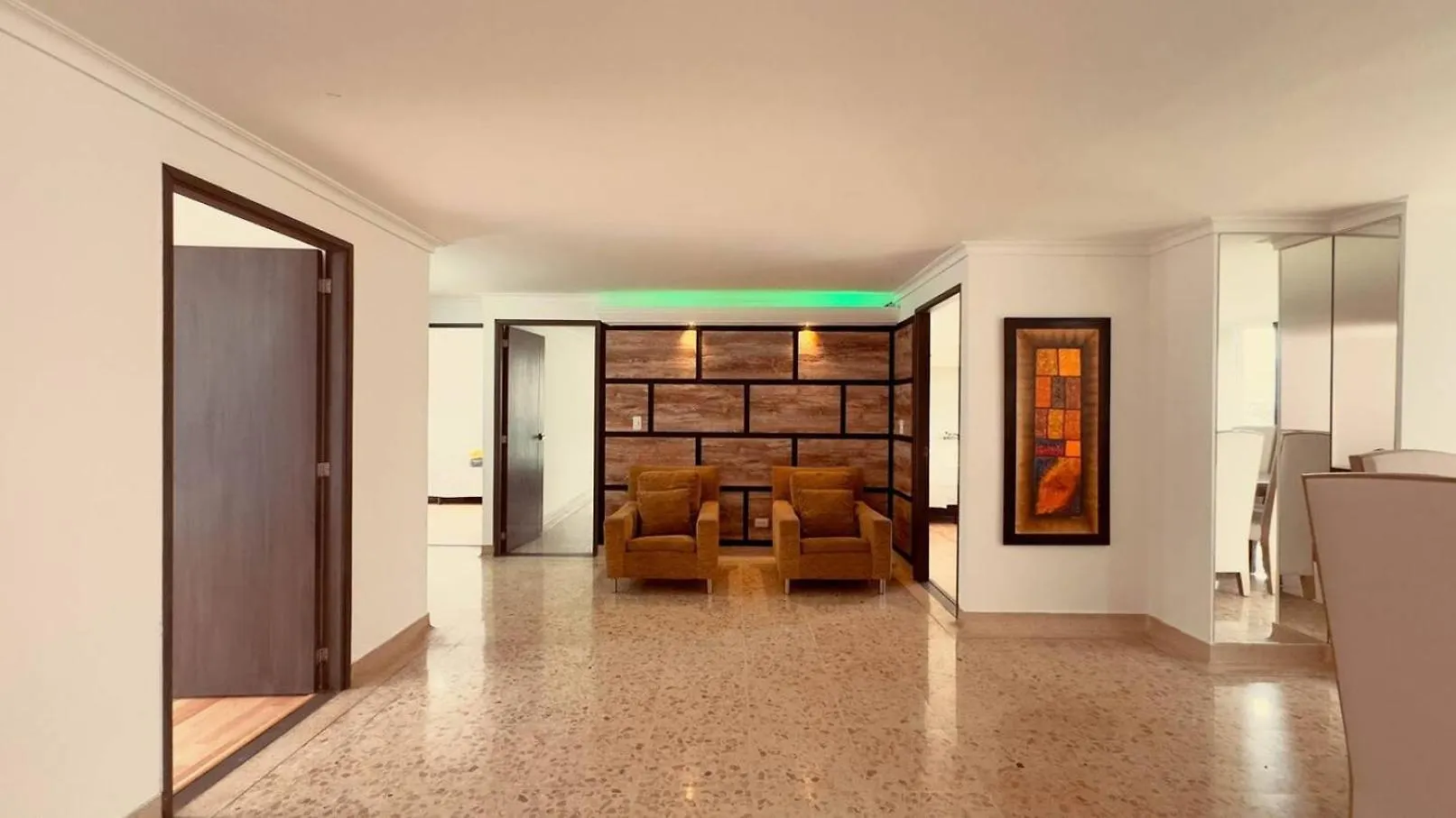 4Br 240 M Pool Next To El Tesoro Mall Medellin Apartment