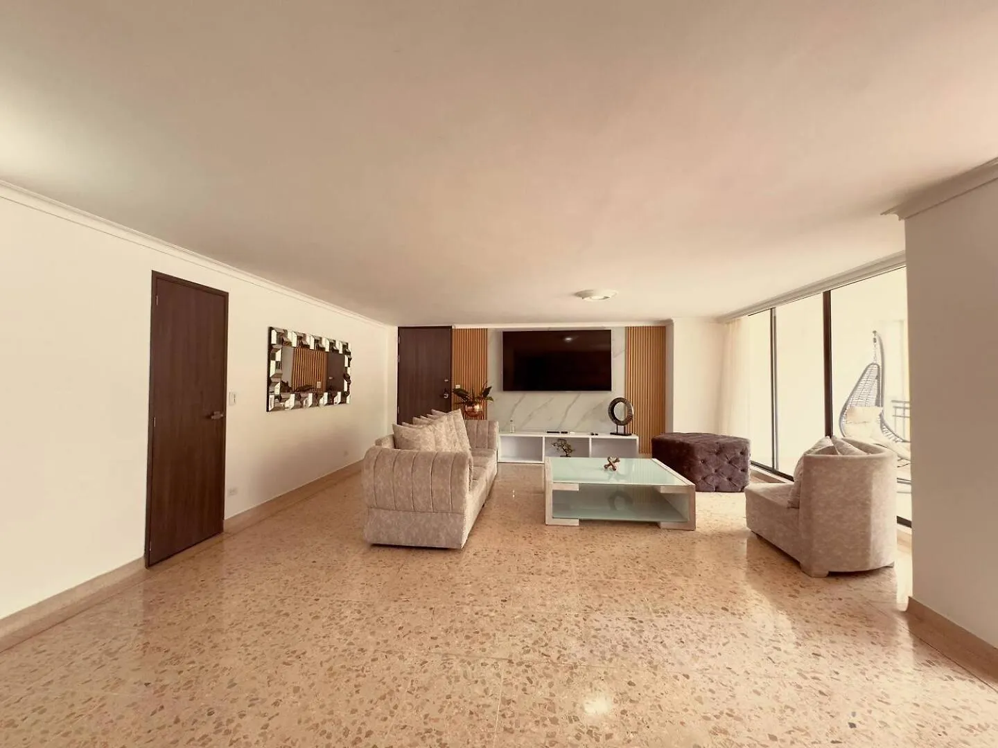 4Br 240 M Pool Next To El Tesoro Mall Medellin Apartment