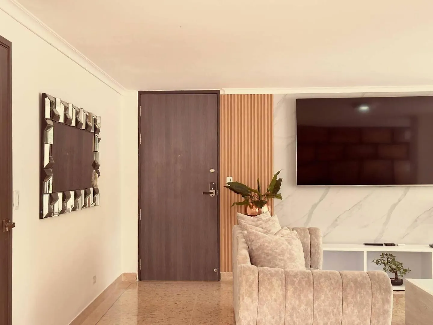 4Br 240 M Pool Next To El Tesoro Mall Medellin 0*,