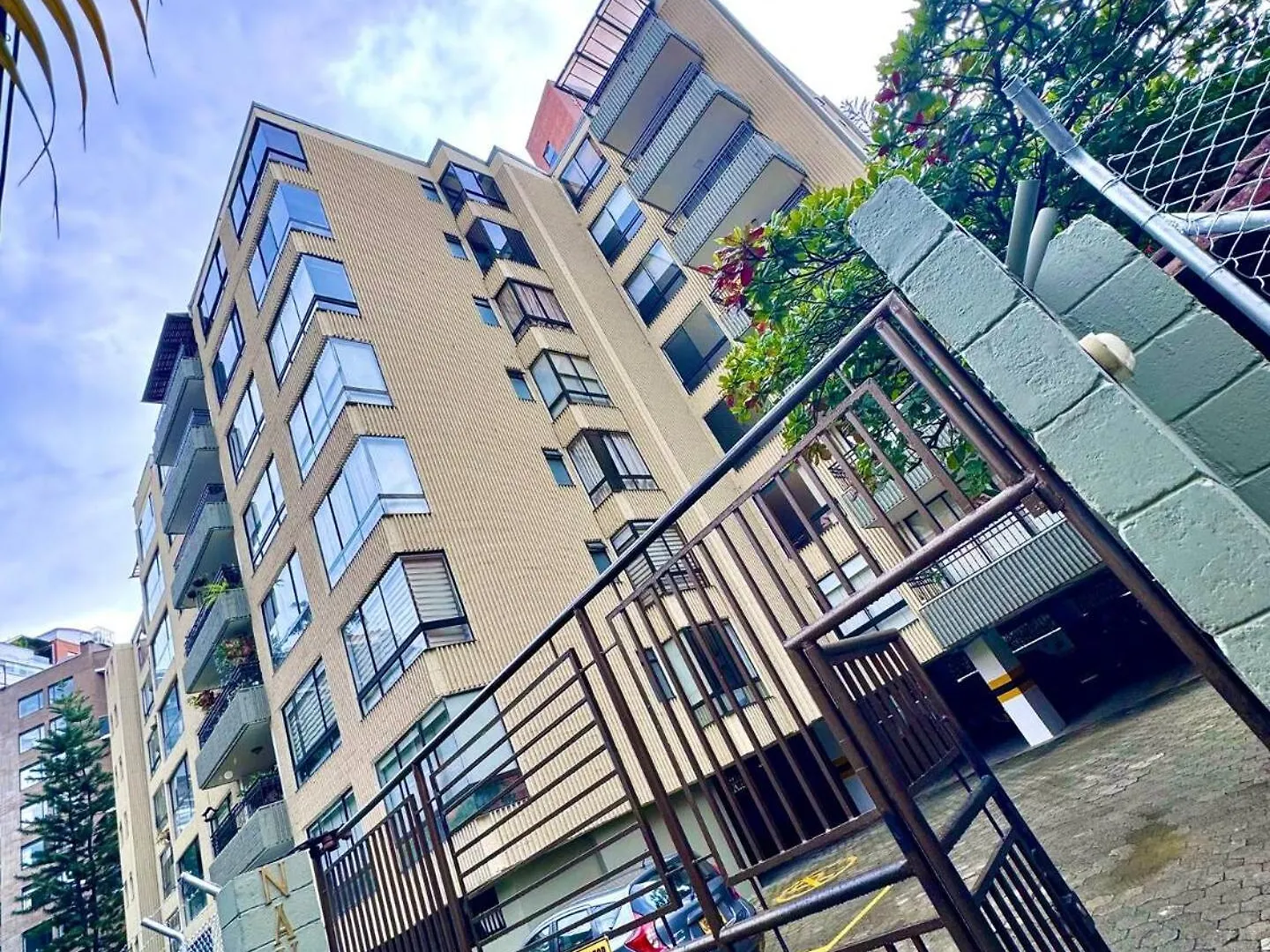 4Br 240 M Pool Next To El Tesoro Mall Medellin 0*,  Colombia
