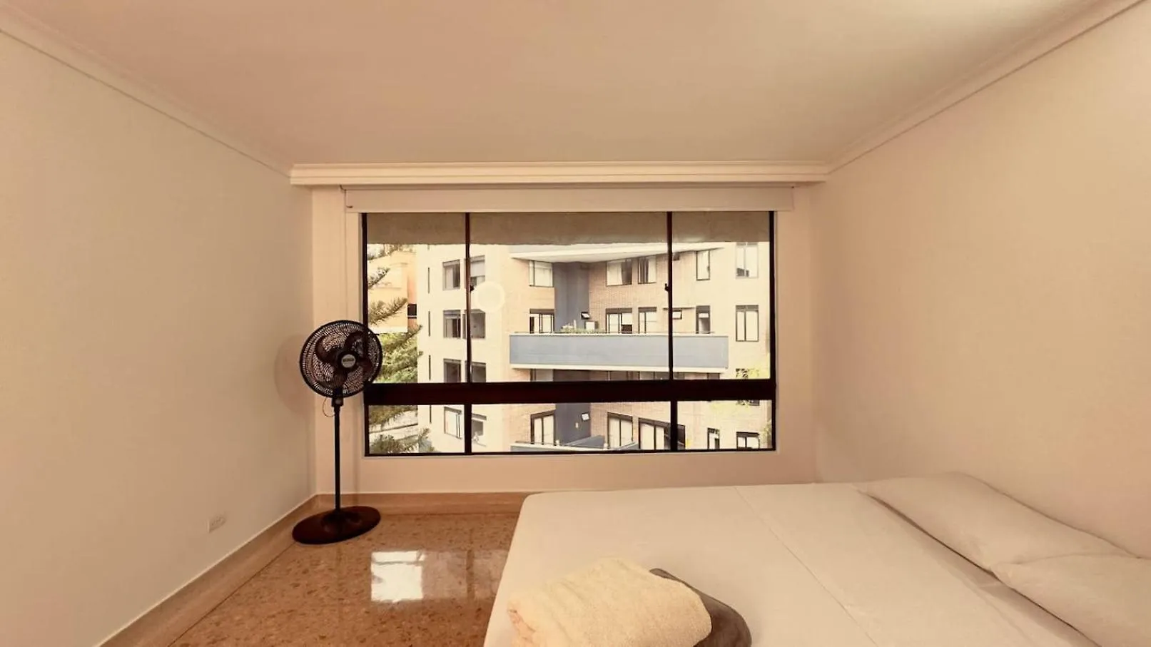 4Br 240 M Pool Next To El Tesoro Mall Medellin 0*,