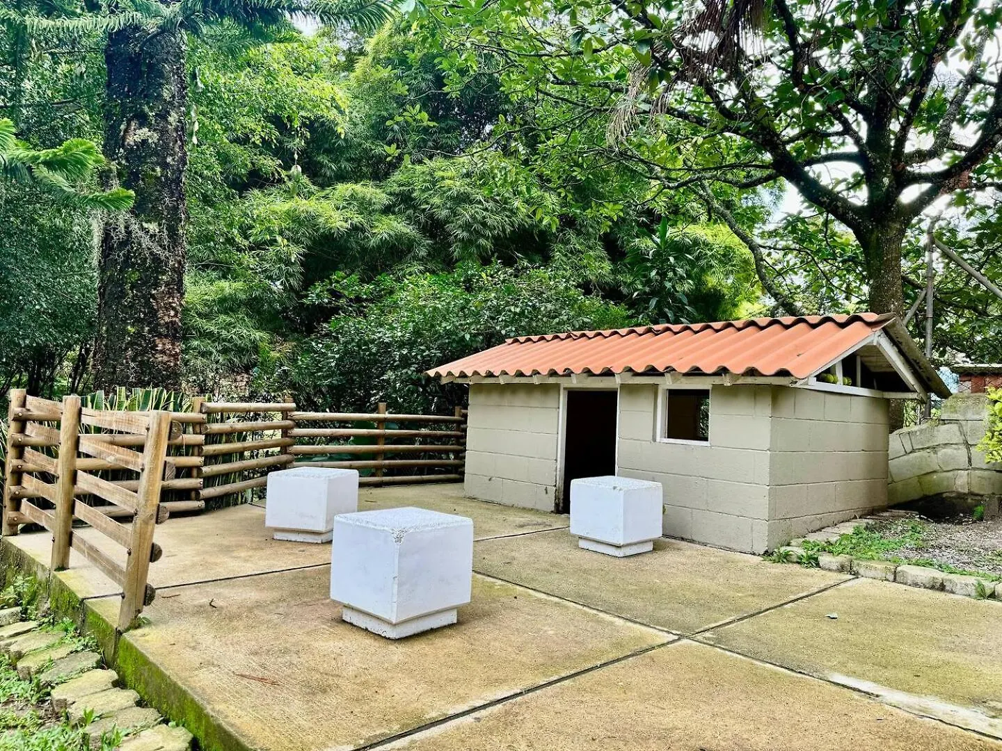 Apartment 4Br 240 M Pool Next To El Tesoro Mall Medellin