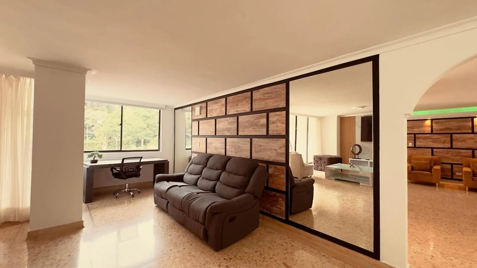 4Br 240 M Pool Next To El Tesoro Mall Medellin