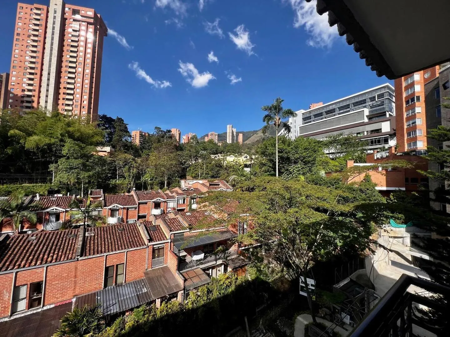 4Br 240 M Pool Next To El Tesoro Mall Medellin Apartment