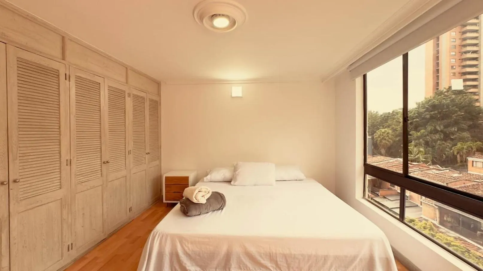 4Br 240 M Pool Next To El Tesoro Mall Medellin 0*,  Colombia