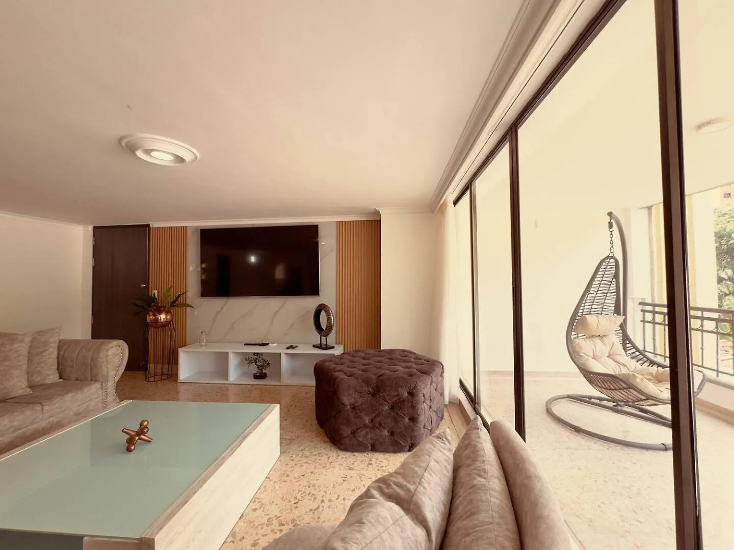 4Br 240 M Pool Next To El Tesoro Mall Medellin Apartment
