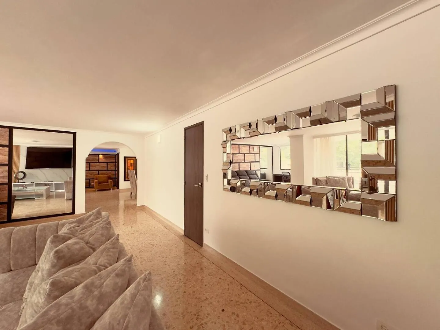 4Br 240 M Pool Next To El Tesoro Mall Medellin