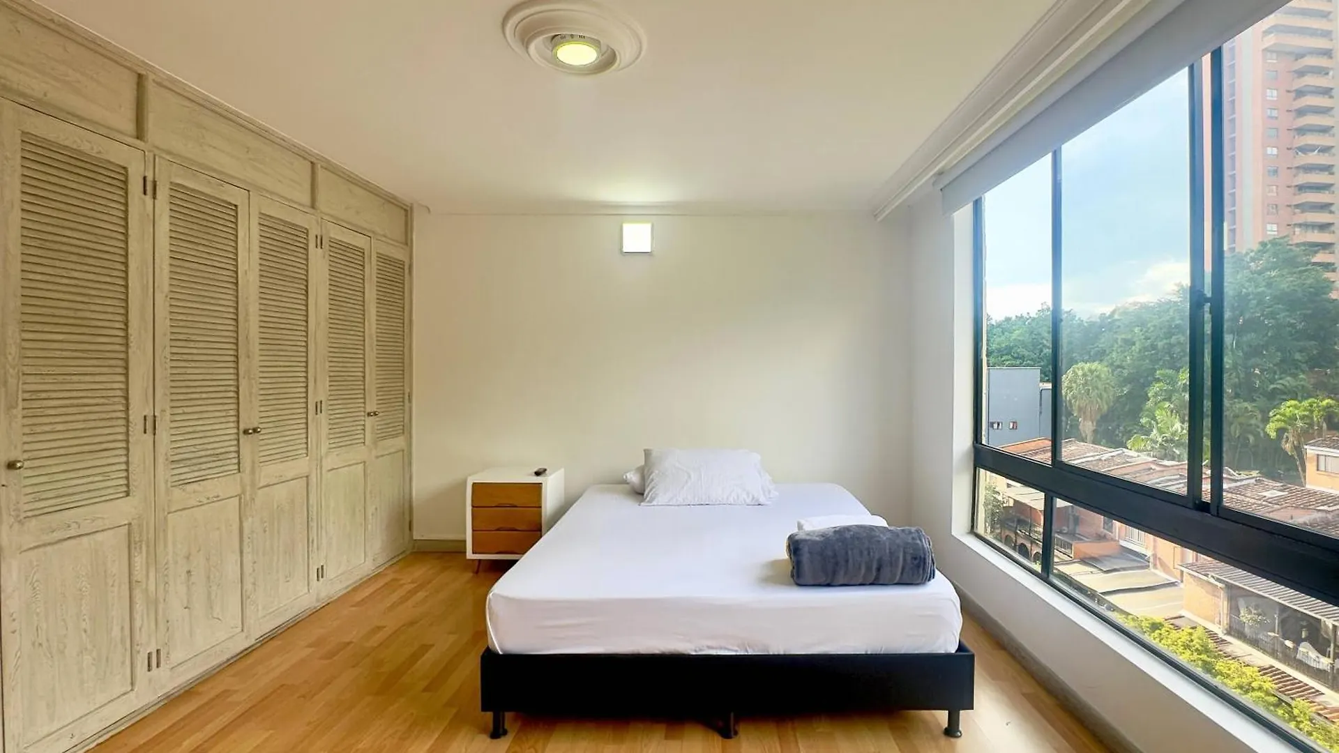 4Br 240 M Pool Next To El Tesoro Mall Medellin Apartment